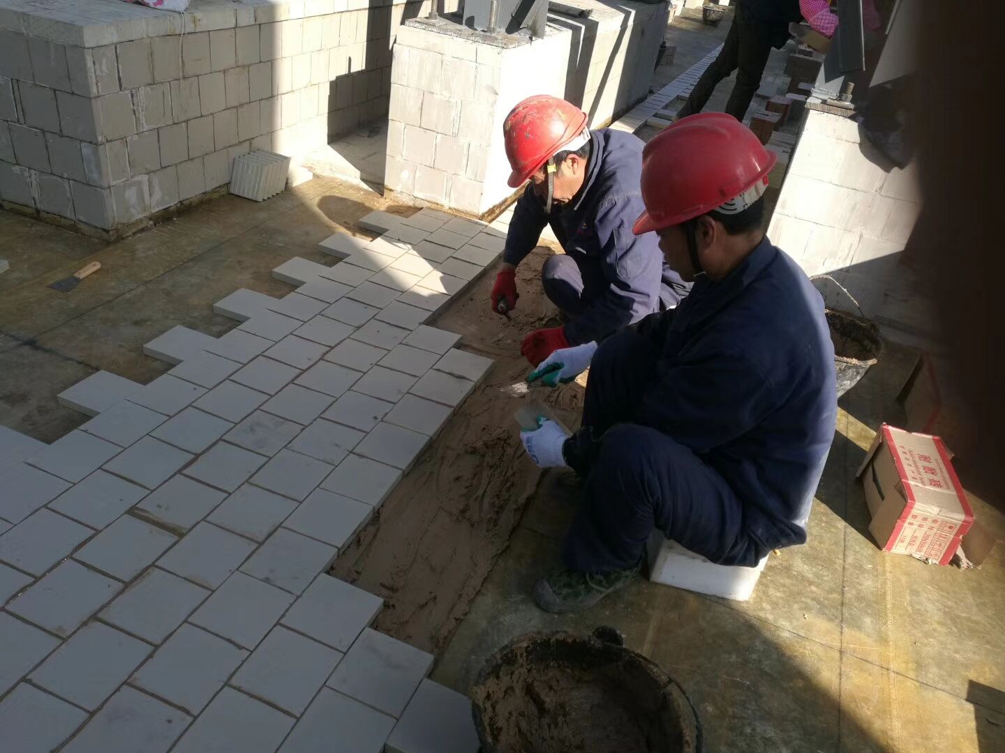 耐酸磚施工現(xiàn)場(chǎng)圖 耐酸磚施工現(xiàn)場(chǎng)圖